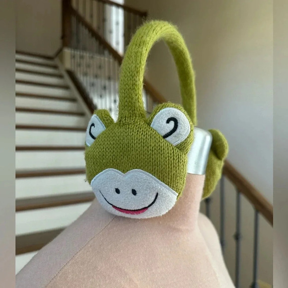 Frog Knit Earmuffs Green Youth Size Winter Warm Cute Animal Ear Warmers - Picture 2 of 4